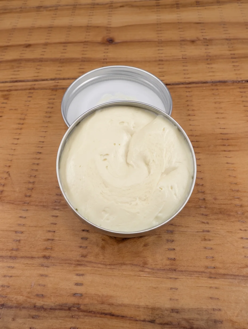 Tattoo Luv balm texture, open tin